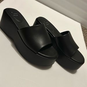 Platform sandals